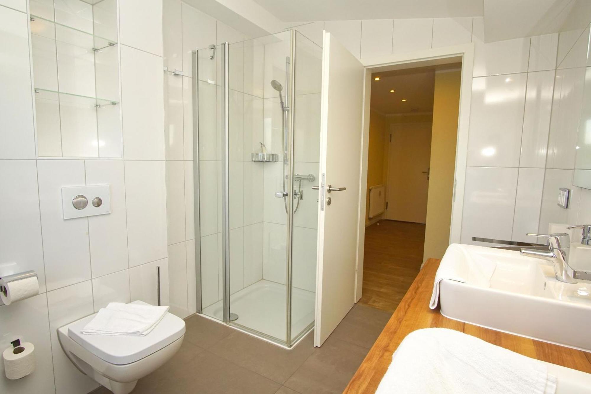 Balkon, Gratis Nutzung Vom Ahoi Erlebnisbad Und Sauna In Sellin- Meeresblick Fewo 59 เกอเรน ภายนอก รูปภาพ