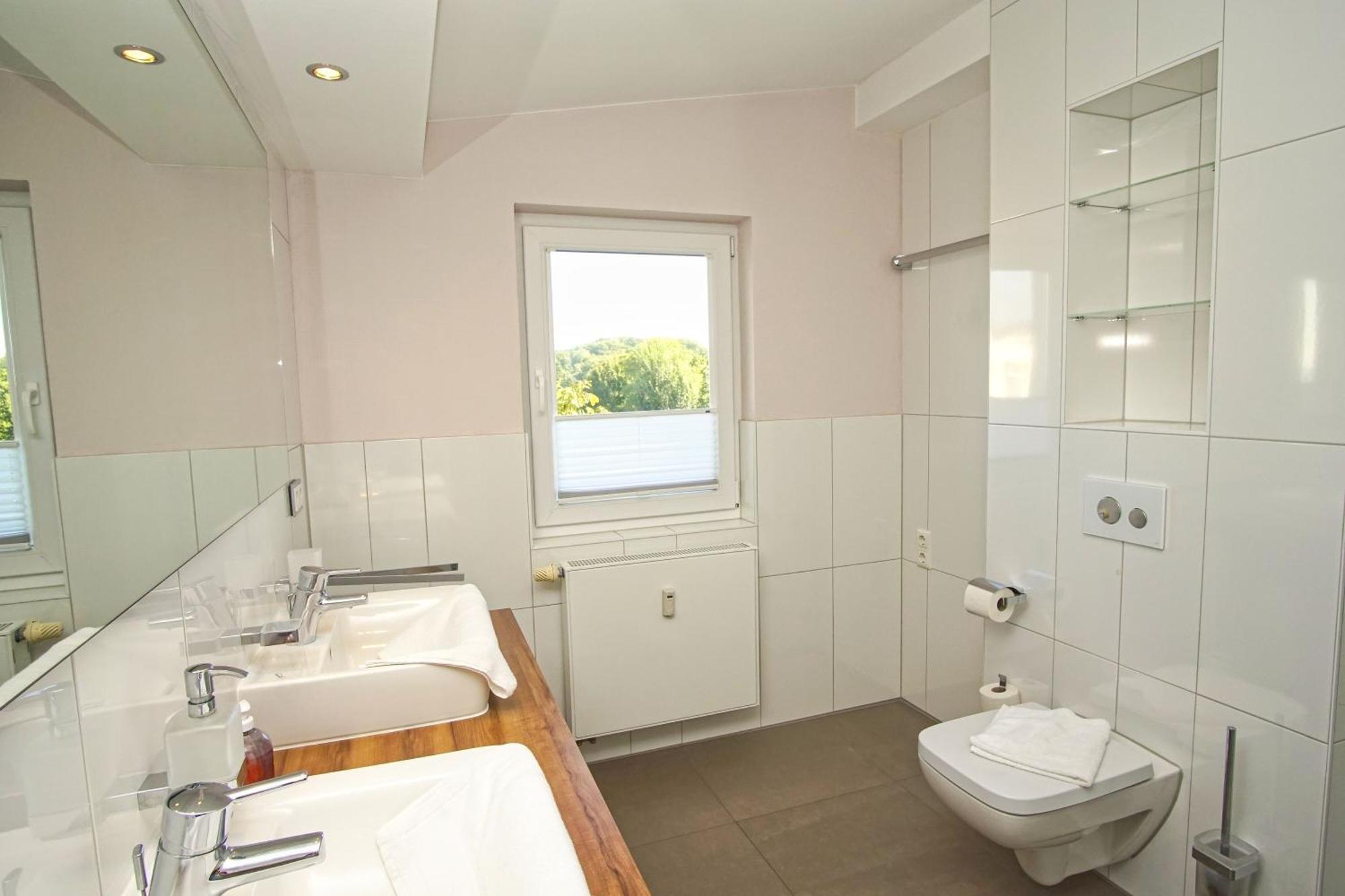 Balkon, Gratis Nutzung Vom Ahoi Erlebnisbad Und Sauna In Sellin- Meeresblick Fewo 59 เกอเรน ภายนอก รูปภาพ